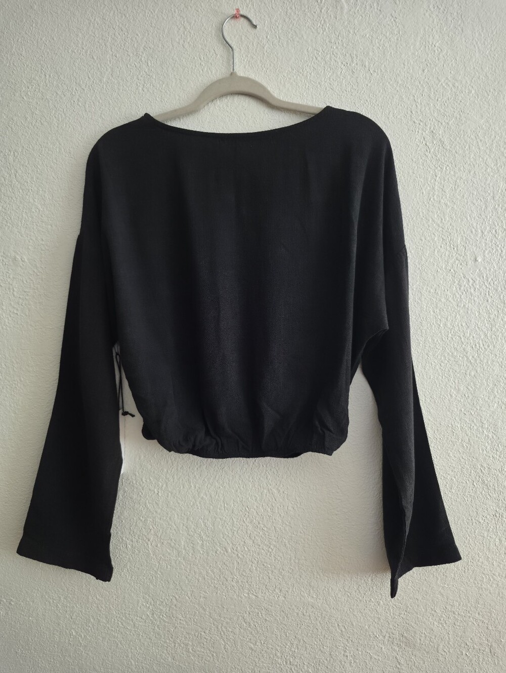 Women's Black Long-Sleeve Drawstring Hem Top - Picture 3 of 8